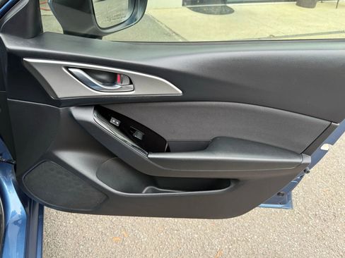 Used 2017 MAZDA MAZDA3 Sport w/ Preferred Equipment Package image 18
