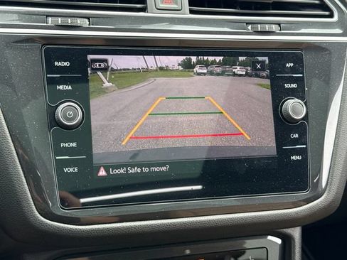 Used 2024 Volkswagen Tiguan SE w/ Panoramic Sunroof Package AWD/4WD image 32