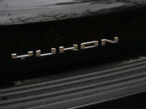 Used 2023 GMC Yukon XL AT4 w/ AT4 Premium Package image 7