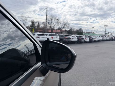 Used 2024 Nissan Rogue SV w/ SV Premium Package image 7