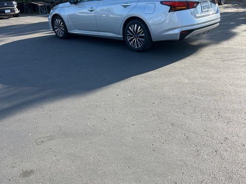 Used 2025 Nissan Altima 2.5 SV FWD image 7