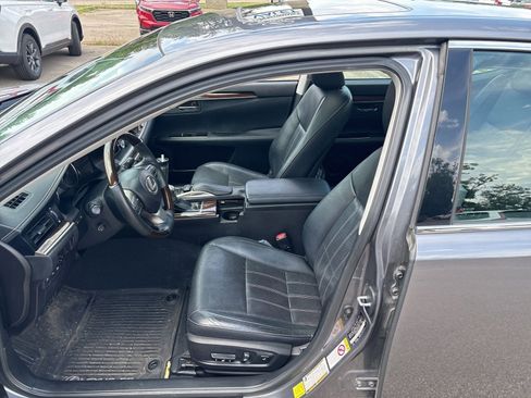Used 2017 Lexus ES 350 w/ Luxury Package FWD image 4