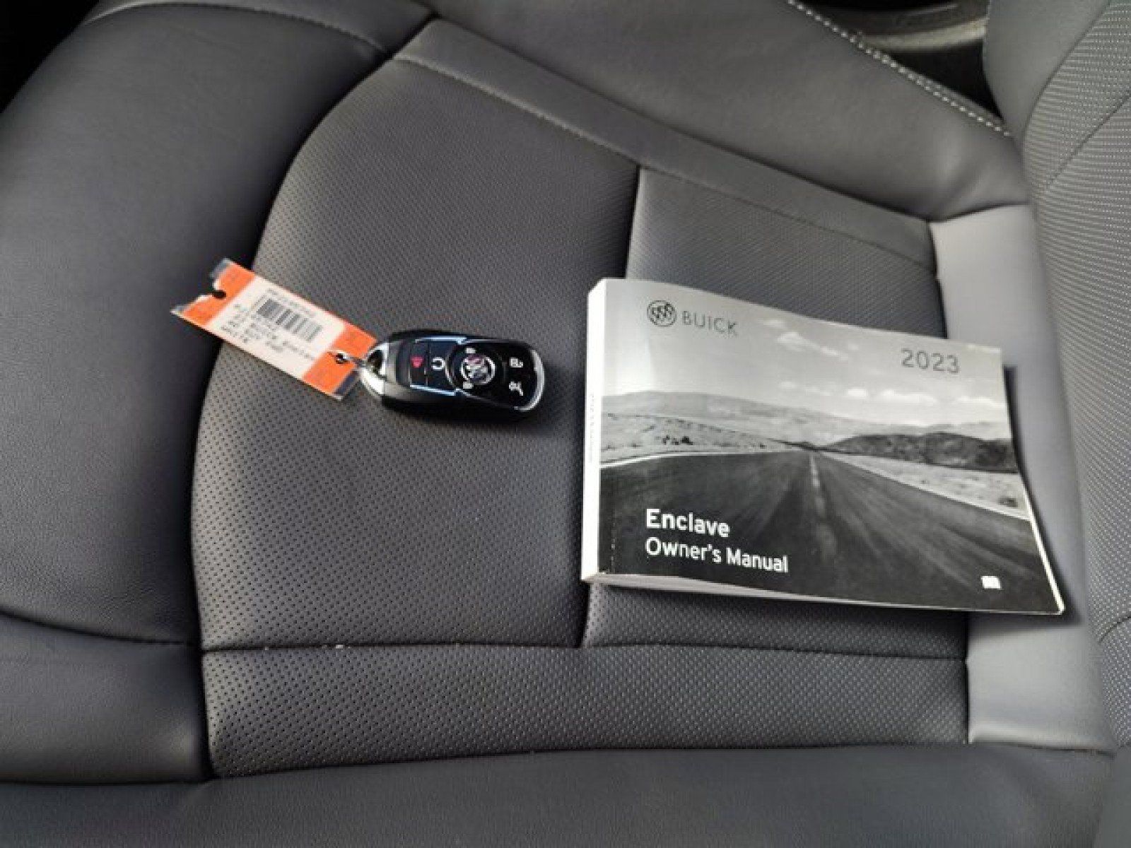 Used 2023 Buick Enclave Essence FWD image 23