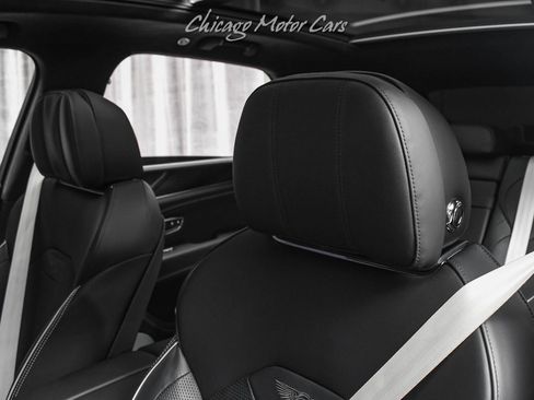 Used 2023 Bentley Bentayga Plug-In Hybrid image 22