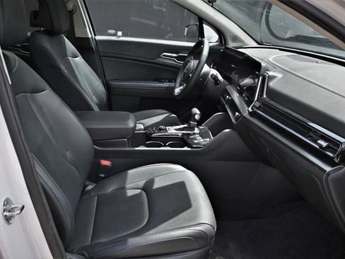 Used 2025 Kia Sportage EX w/ Premium Package FWD image 9