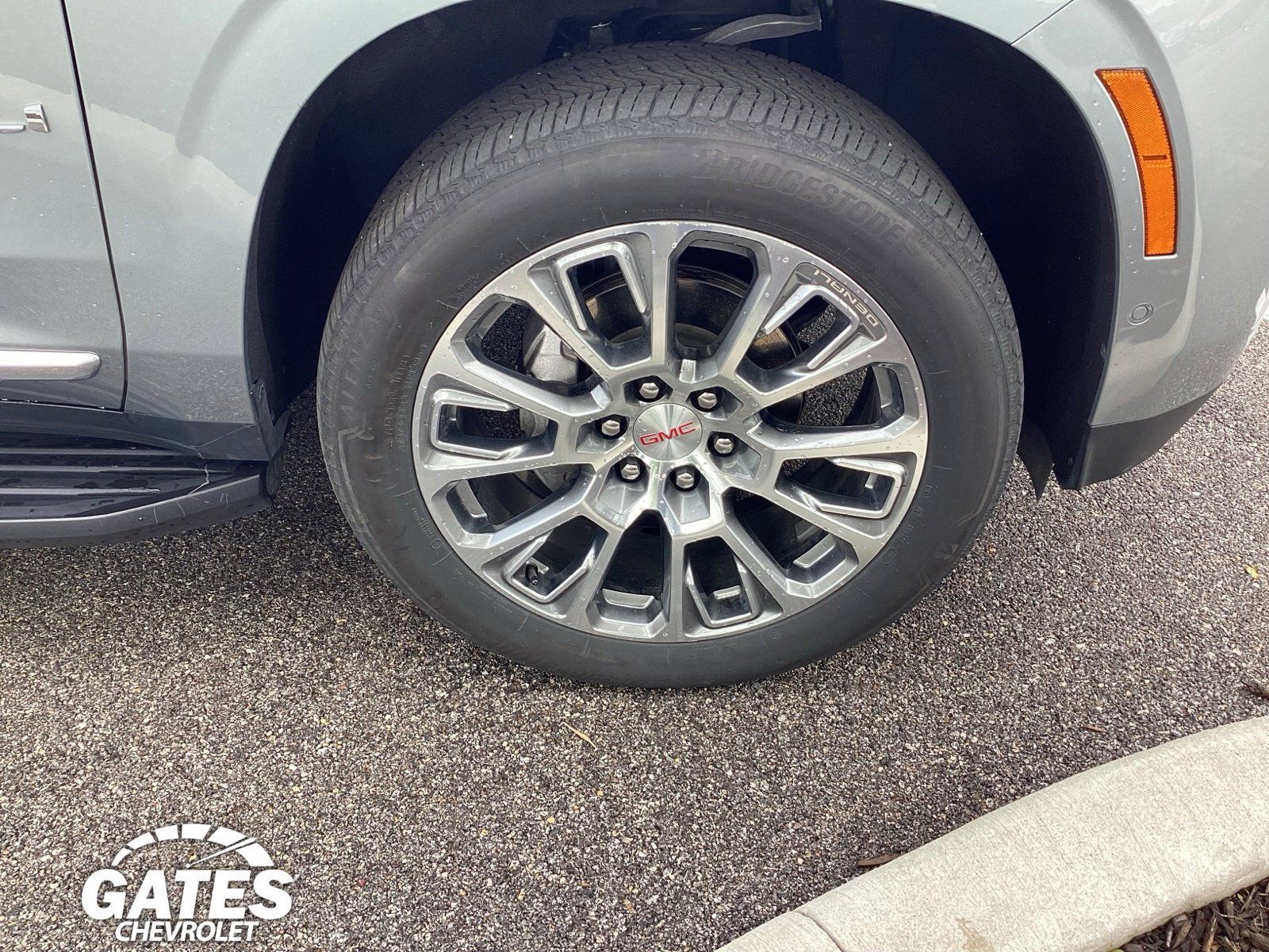 Used 2025 GMC Yukon XL Denali AWD/4WD image 32