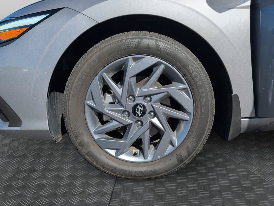 Used 2026 Hyundai Elantra Hybrid FWD image 27
