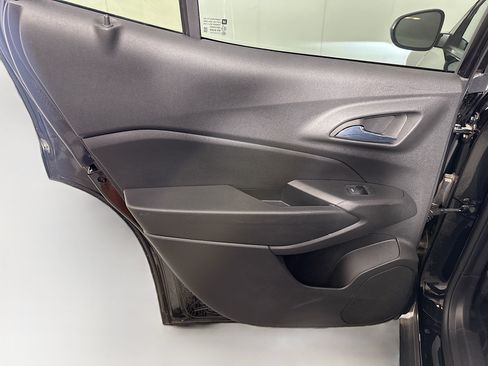 Used 2025 Chevrolet Trax LT FWD image 24