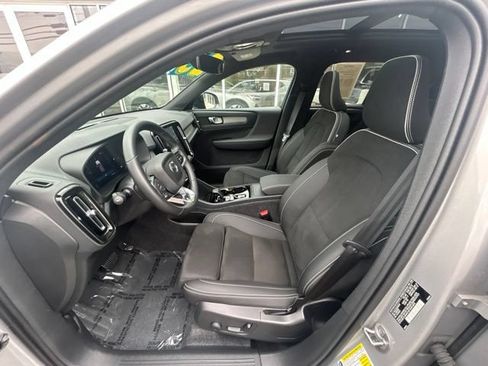 Certified 2025 Volvo XC40 B5 Plus AWD/4WD image 19