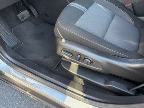 Used 2025 Chevrolet Blazer LT FWD image 23