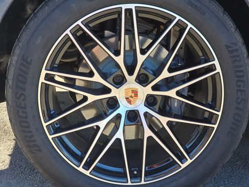 Certified 2026 Porsche Cayenne AWD/4WD image 40
