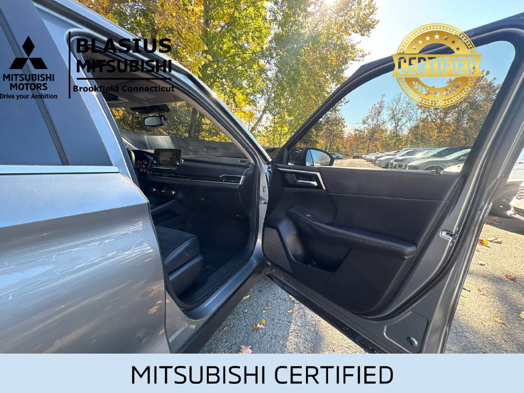 Used 2023 Mitsubishi Outlander 4WD Plug-In Hybrid image 32