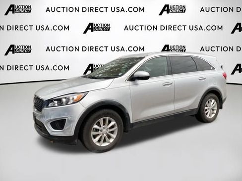 Used 2017 Kia Sorento LX w/ LX Convenience Package image 1