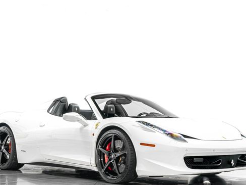 Used 2015 Ferrari 458 Spider RWD image 33