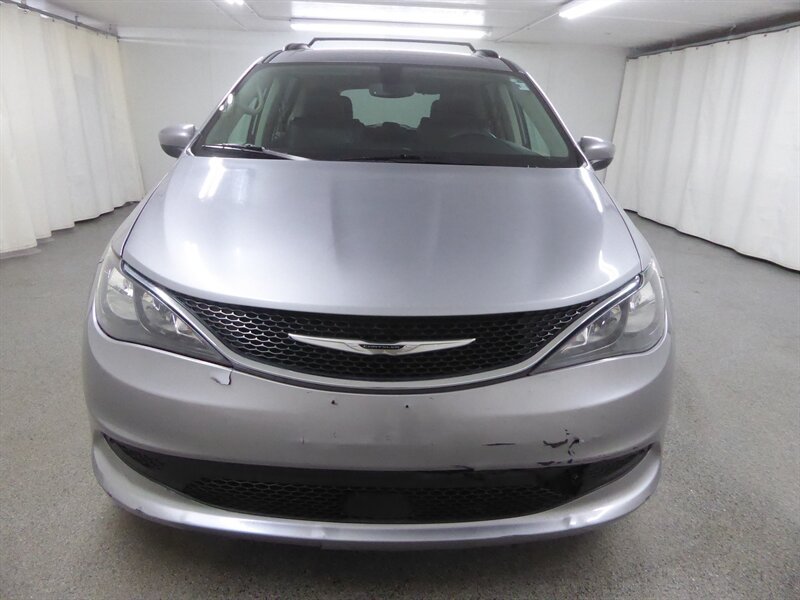 Used 2021 Chrysler Voyager Lxi FWD image 2