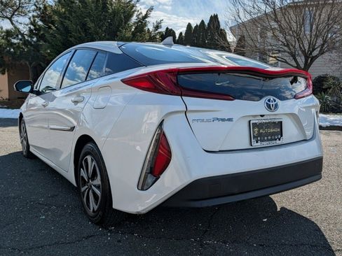 Used 2018 Toyota Prius Prime Premium image 8