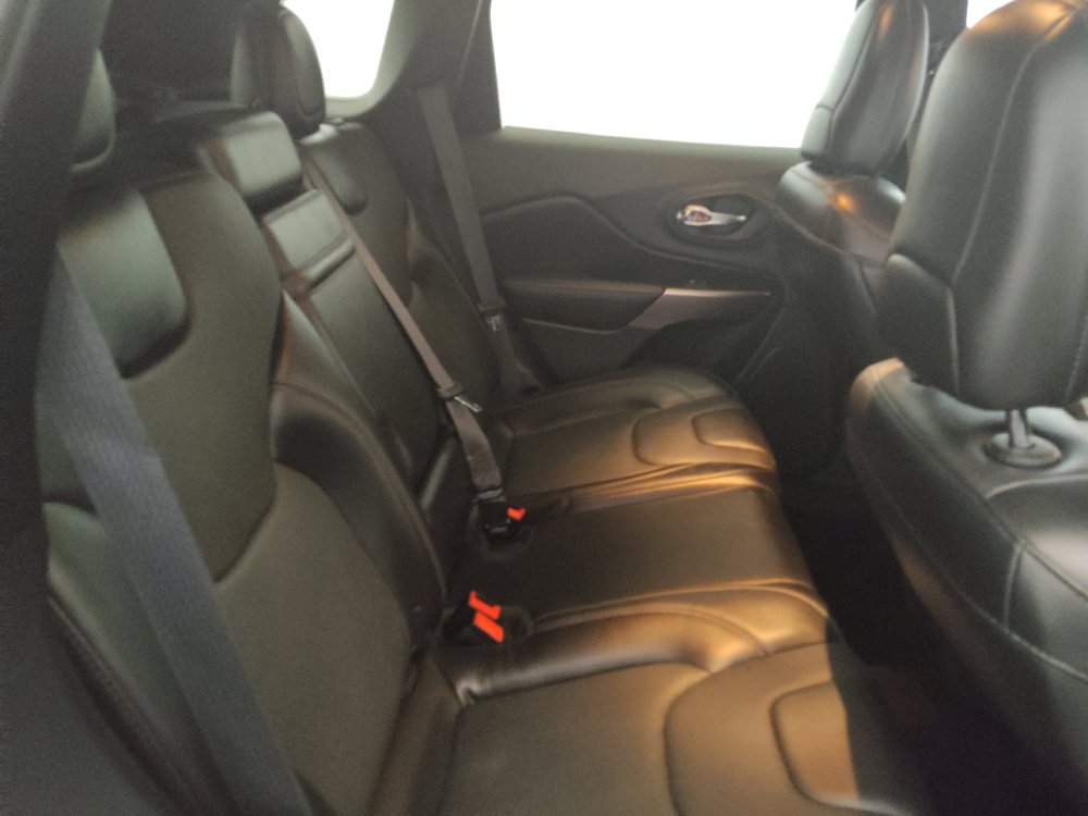 Used 2019 Jeep Cherokee Limited AWD/4WD image 19