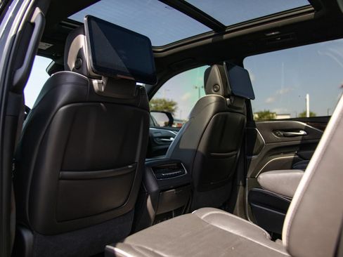 Used 2021 Cadillac Escalade ESV Premium Luxury w/ Driver Assist Tech Package AWD/4WD image 30