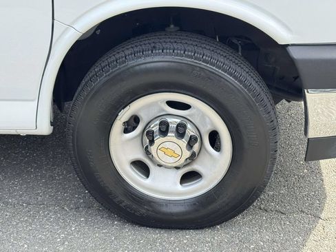 Used 2025 Chevrolet Express 3500 LT w/ LT Preferred Equipment Group RWD image 8