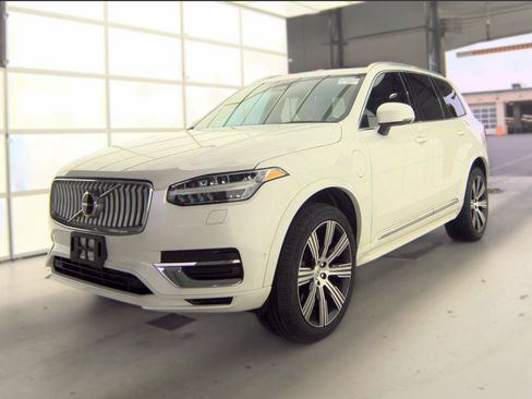 Used 2025 Volvo XC90 T8 Ultra w/ Protection Package Premier AWD/4WD image 1