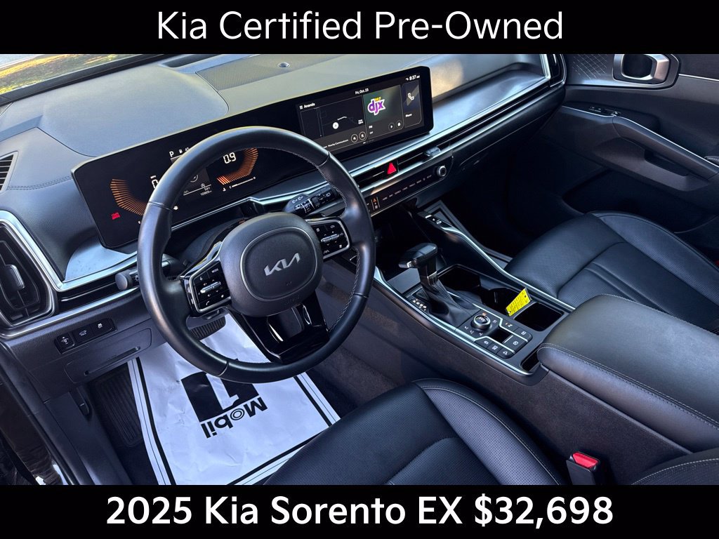 Certified 2025 Kia Sorento EX w/ Panoramic Sunroof Package AWD/4WD image 11