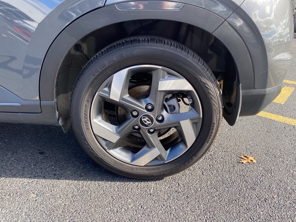 Certified 2024 Hyundai Venue Limited FWD image 9