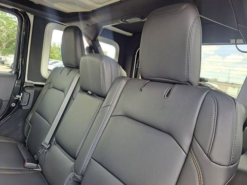 New 2025 Jeep Wrangler Unlimited Sahara AWD/4WD image 20
