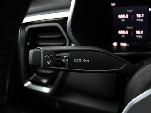 Used 2024 GMC Canyon Elevation w/ Convenience Package image 16