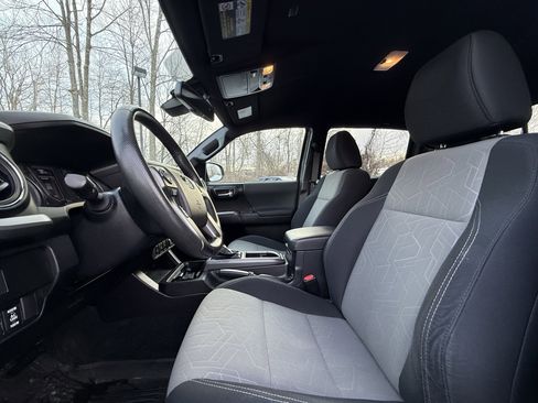 Used 2021 Toyota Tacoma TRD Sport image 26