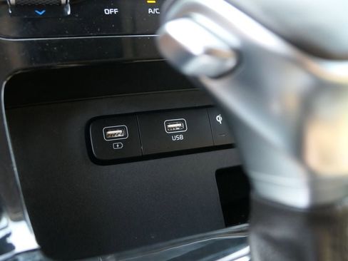 Used 2024 Kia Carnival EX FWD image 22