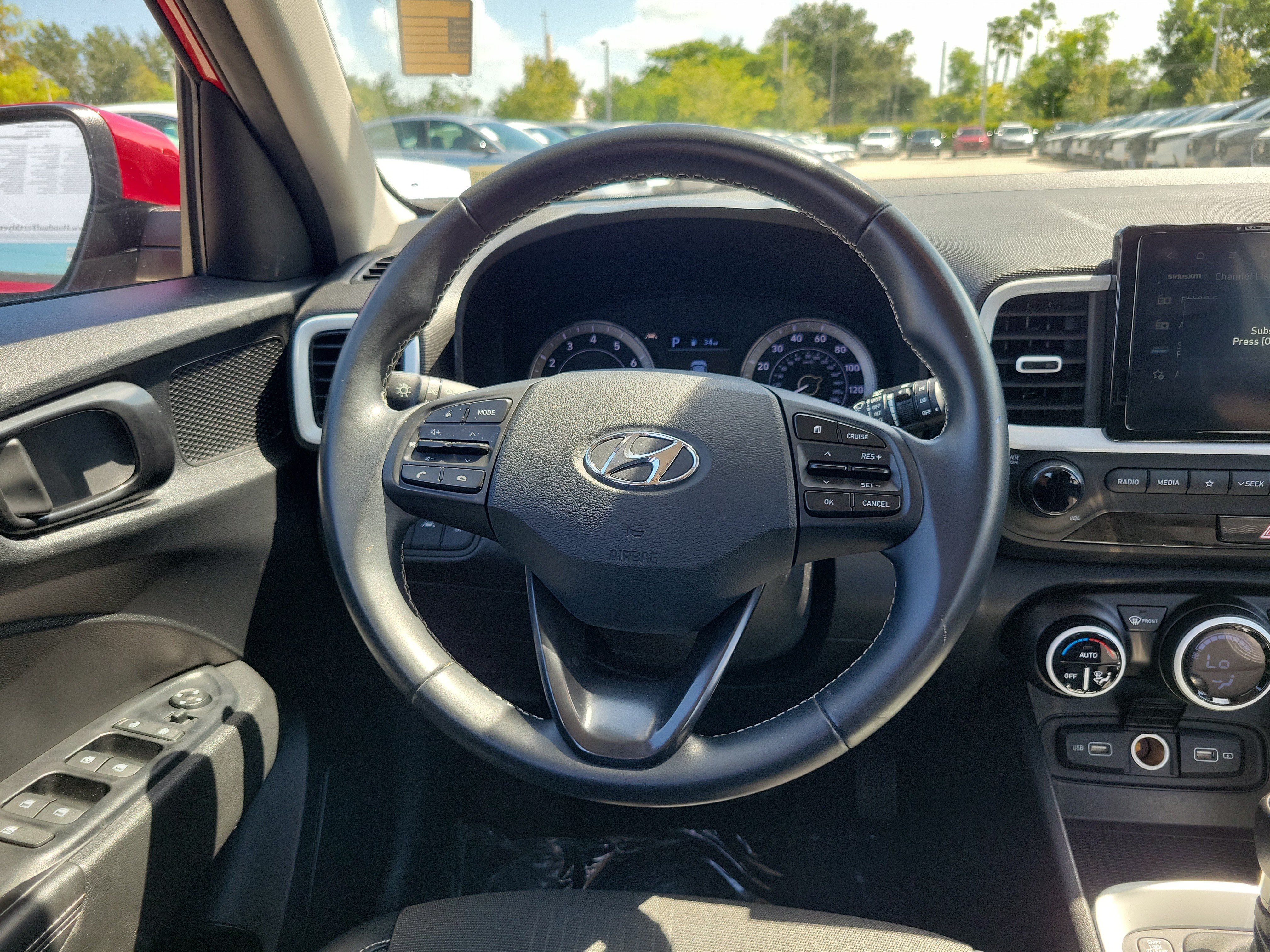 Used 2022 Hyundai Venue Limited FWD image 16