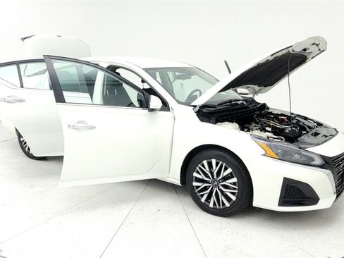Used 2023 Nissan Altima 2.5 SV image 13