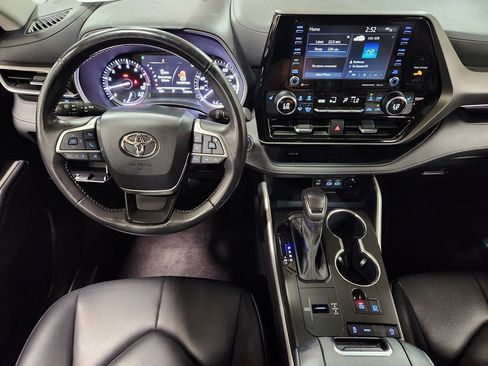 Used 2022 Toyota Highlander XLE image 48
