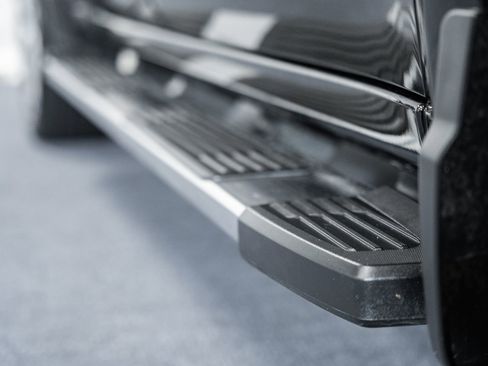 Used 2023 Chevrolet Silverado 1500 High Country w/ High Country Premium Package image 18