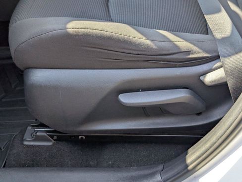 Used 2019 Toyota RAV4 LE FWD image 17
