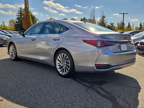 Certified 2023 Lexus ES 300h w/ Luxury Package image 4