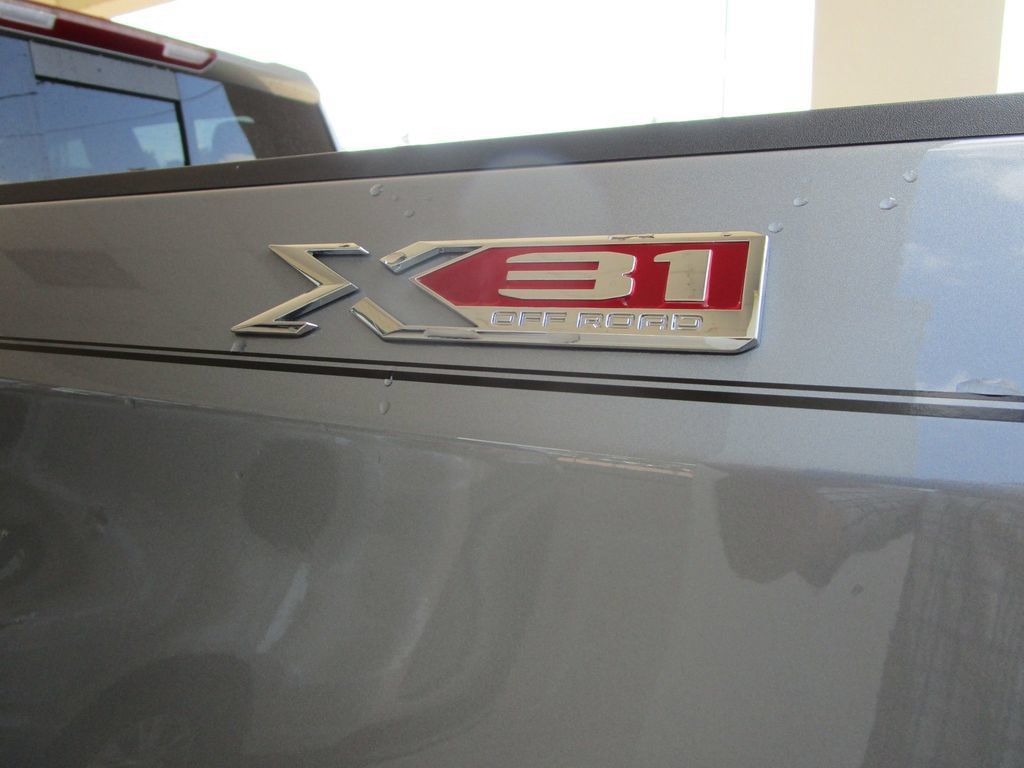 Used 2026 GMC Sierra 1500 SLT w/ SLT Premium Plus Package AWD/4WD image 15