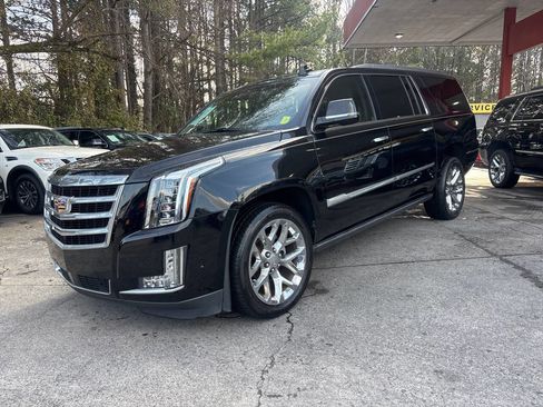 Used 2017 Cadillac Escalade ESV Premium Luxury image 2