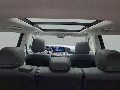 Certified 2026 Mercedes-Benz GLS 450 4MATIC image 7