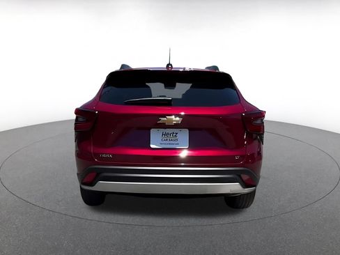 Used 2025 Chevrolet Trax LT FWD image 12