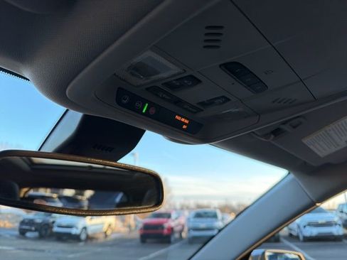 Used 2018 Chevrolet Equinox Premier image 26