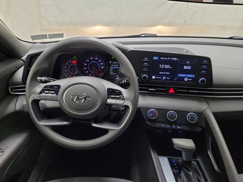 Used 2021 Hyundai Elantra SE FWD image 22