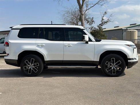 Used 2026 Lexus GX 550 w/ Cold Area Package image 4