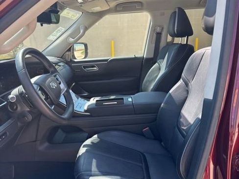 Used 2025 INFINITI QX80 Sensory image 8