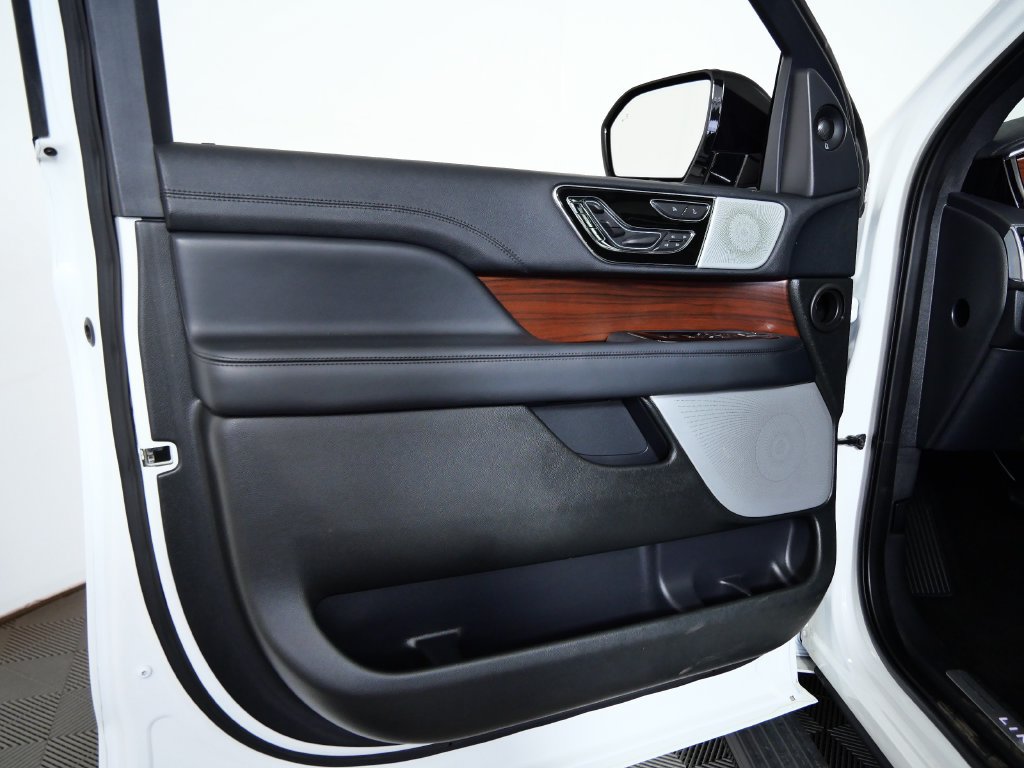 Certified 2023 Lincoln Navigator Reserve AWD/4WD image 16
