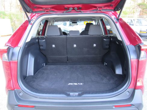 Used 2020 Toyota RAV4 LE w/ Carpet Mat Package image 9