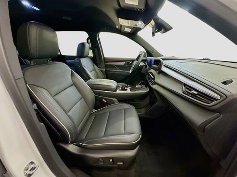 Used 2025 Buick Enclave Preferred image 34