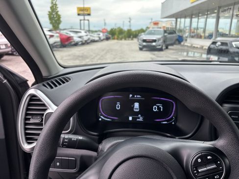 Used 2025 Kia Soul LX w/ LX Technology Package FWD image 32