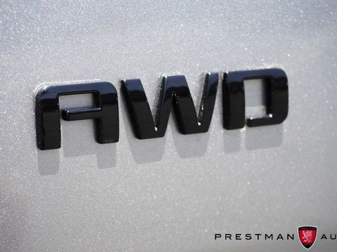 Used 2023 Chevrolet Traverse RS AWD/4WD image 9