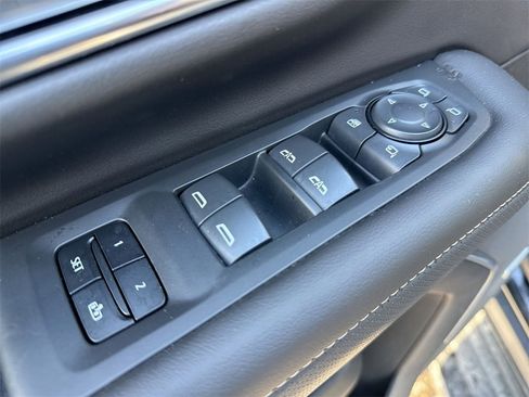 Used 2021 GMC Yukon XL SLT w/ SLT Luxury Package image 13